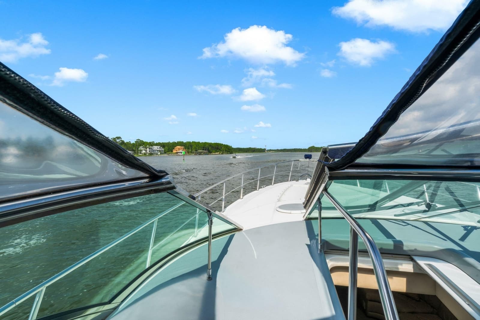 2005 Cruisers Yachts 520 Express