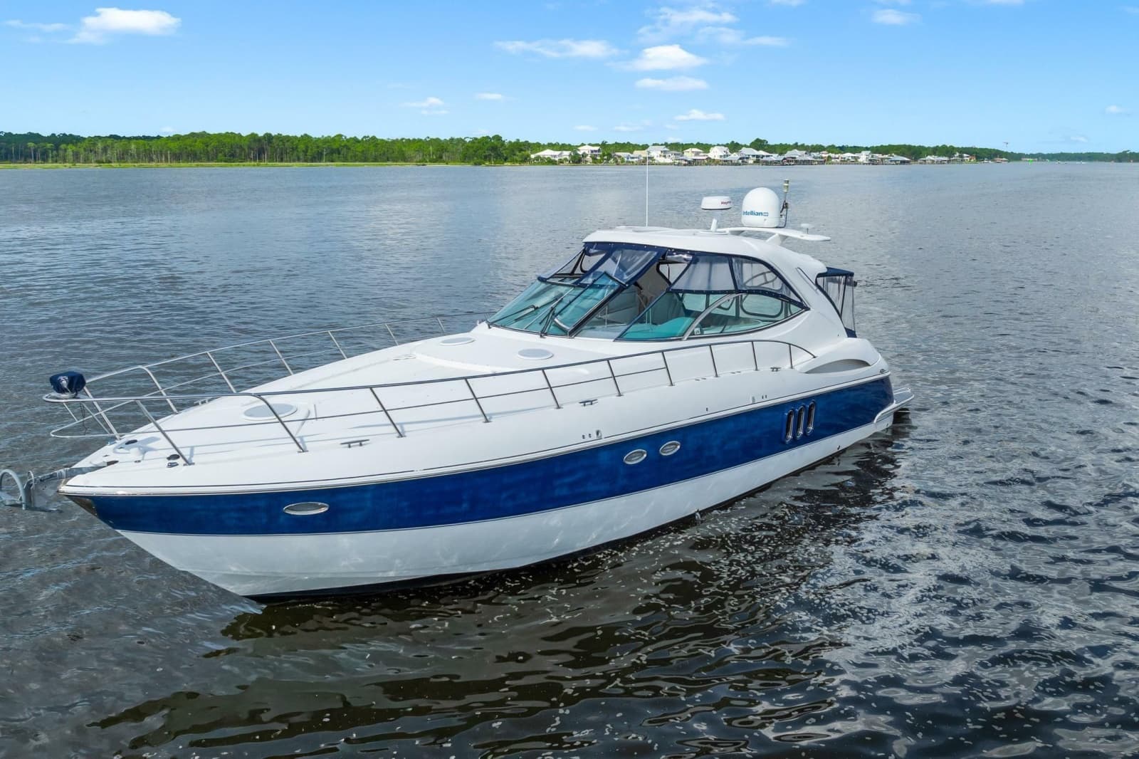 2005 Cruisers Yachts 520 Express