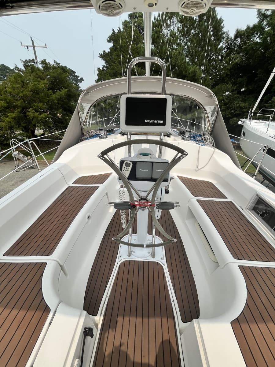 2007 Hunter 38