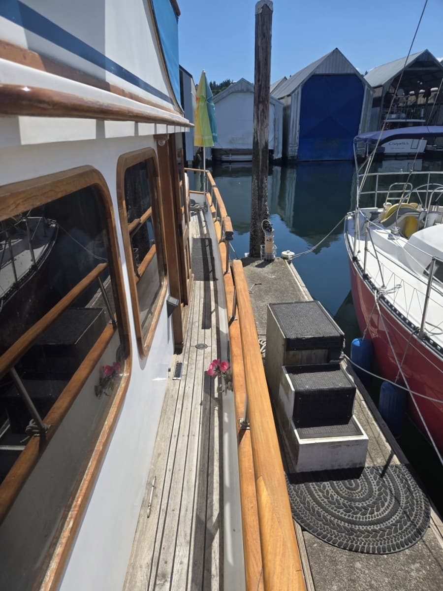 1979 Ocean Alexander 40 Double Cabin