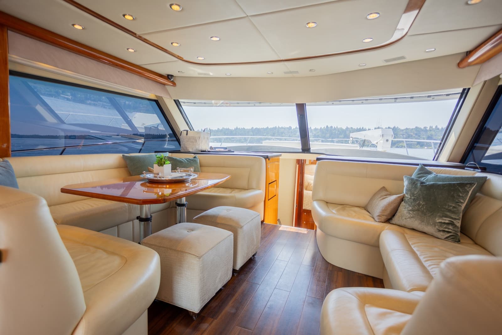 2012 Riviera 53 Enclosed Flybridge