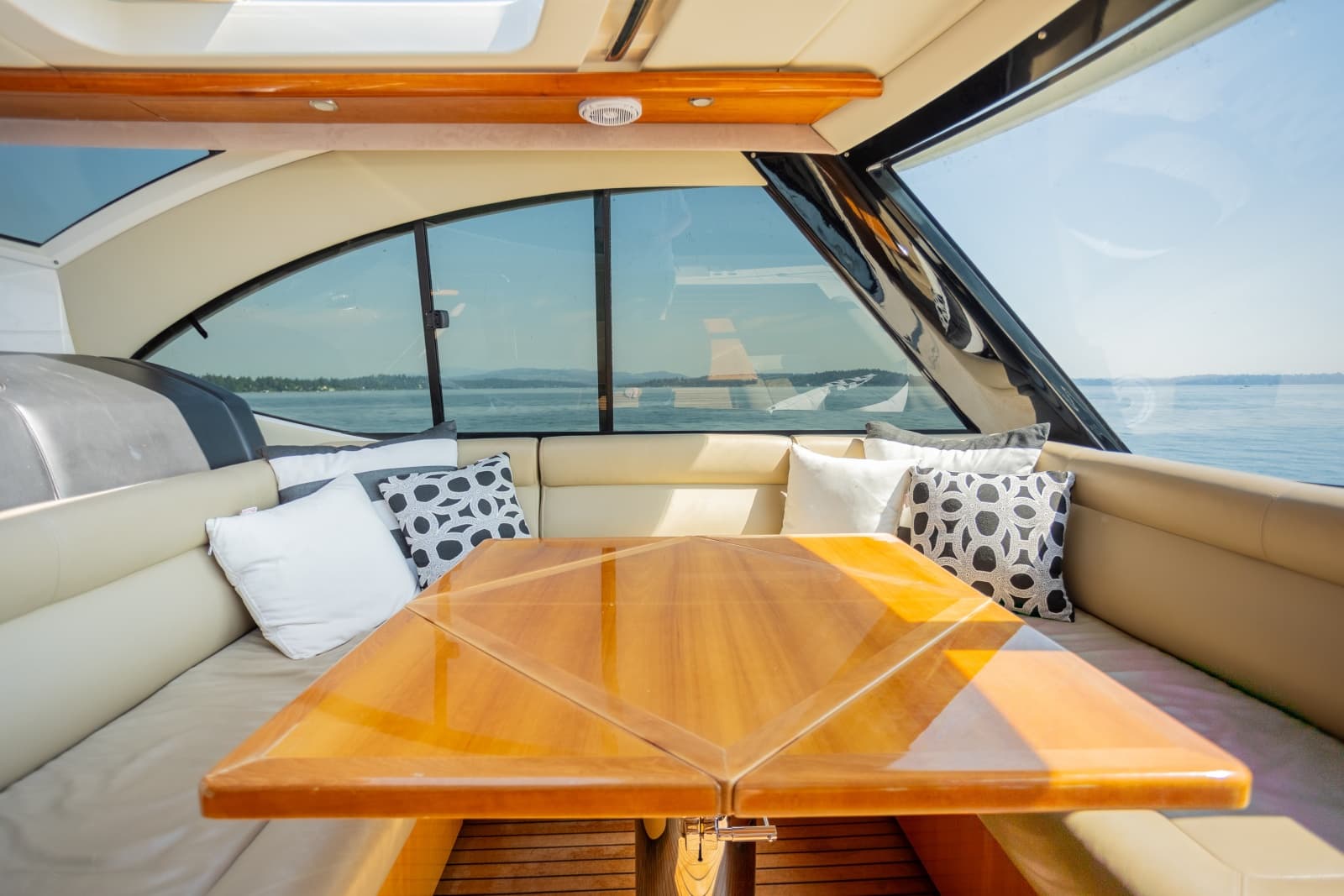 2012 Riviera 53 Enclosed Flybridge