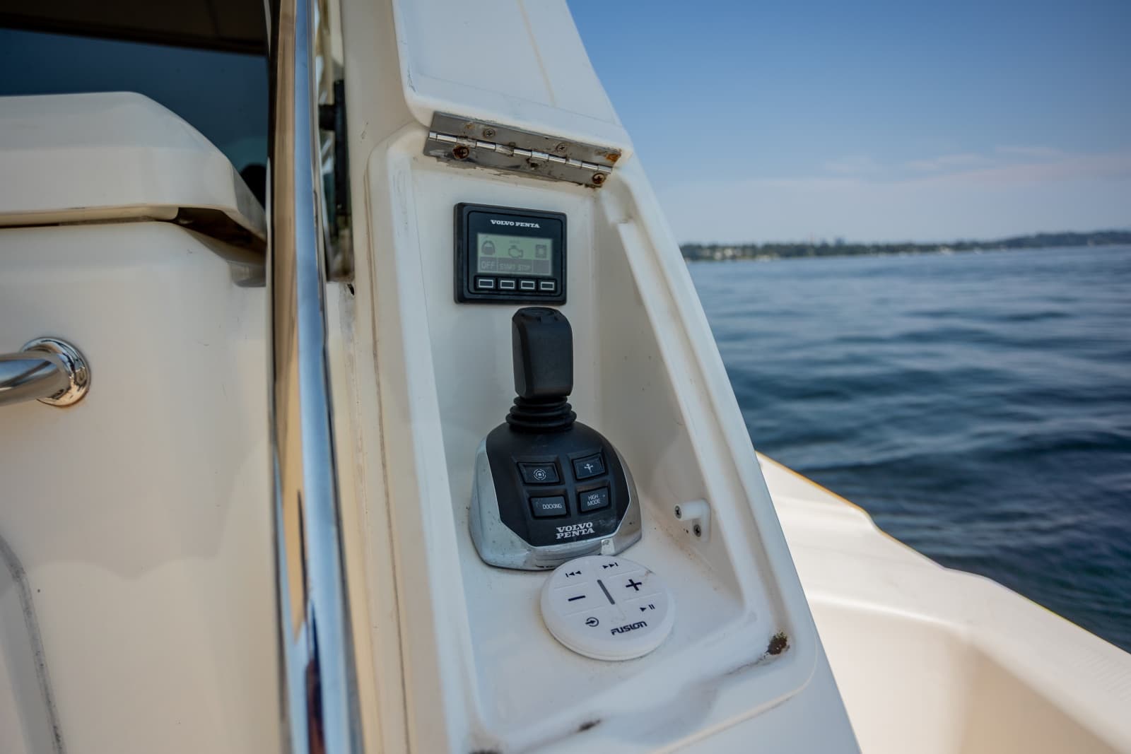 2012 Riviera 53 Enclosed Flybridge