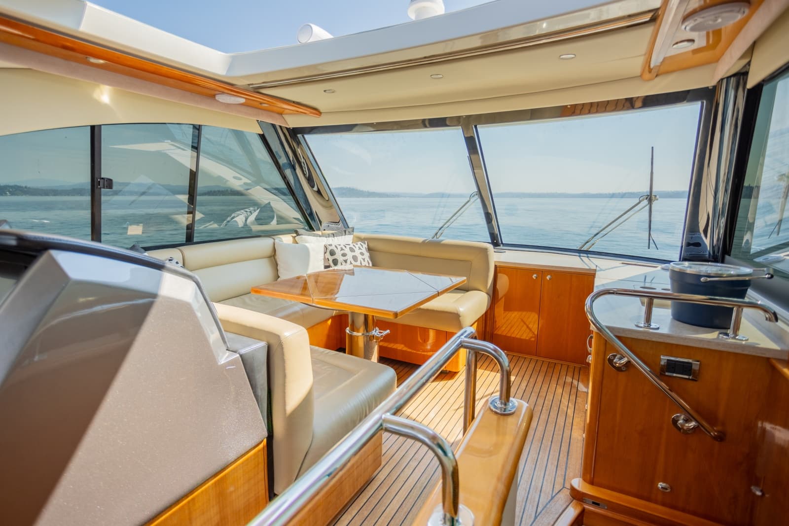 2012 Riviera 53 Enclosed Flybridge