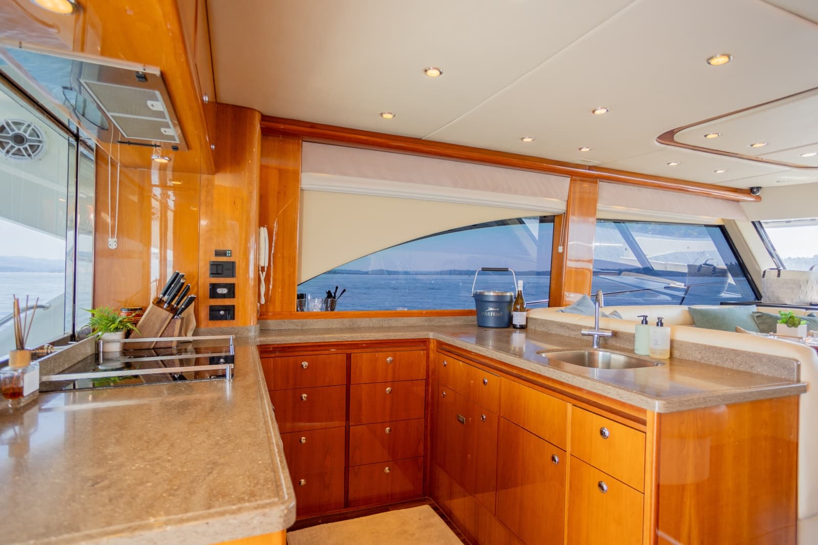 2012 Riviera 53 Enclosed Flybridge