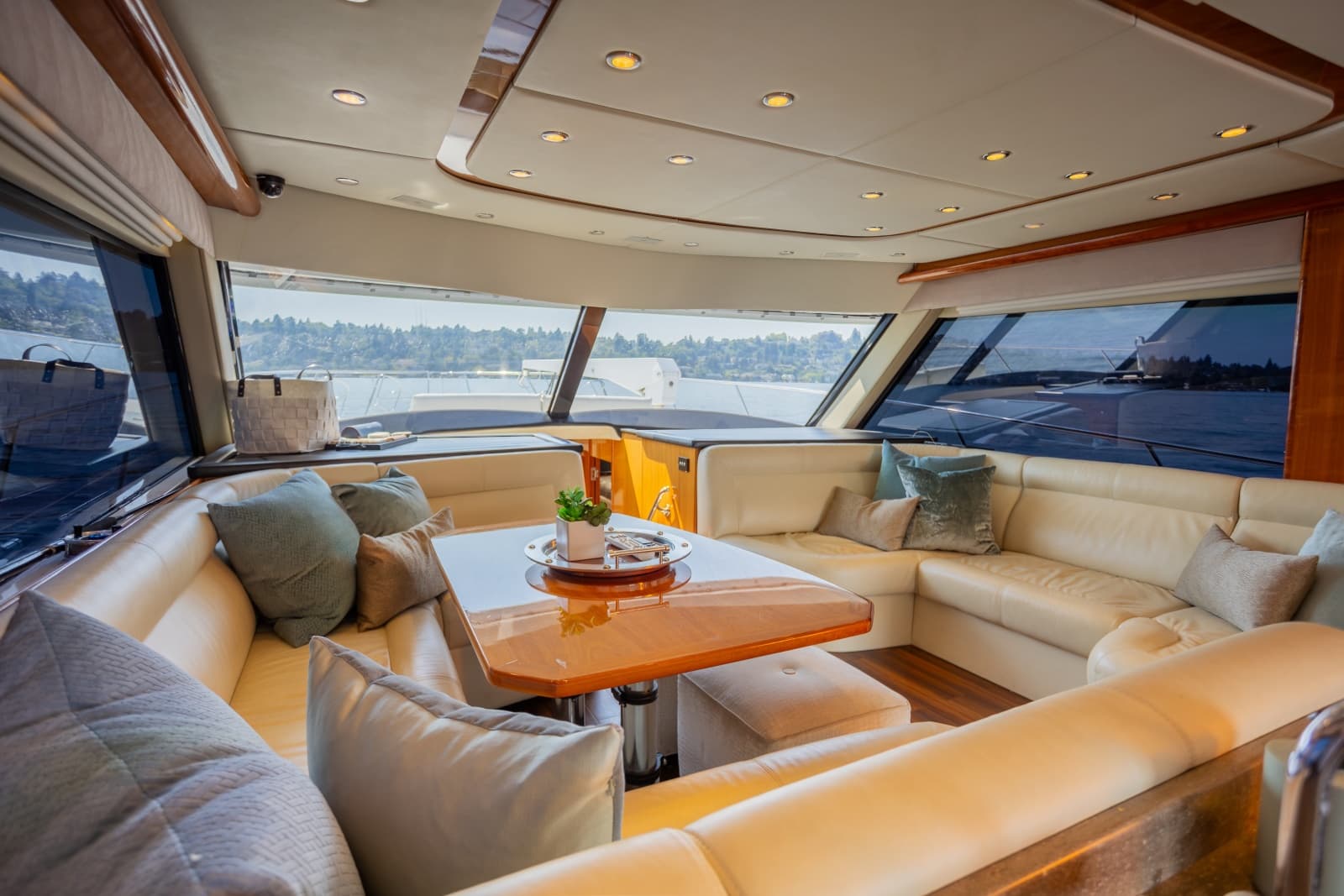 2012 Riviera 53 Enclosed Flybridge