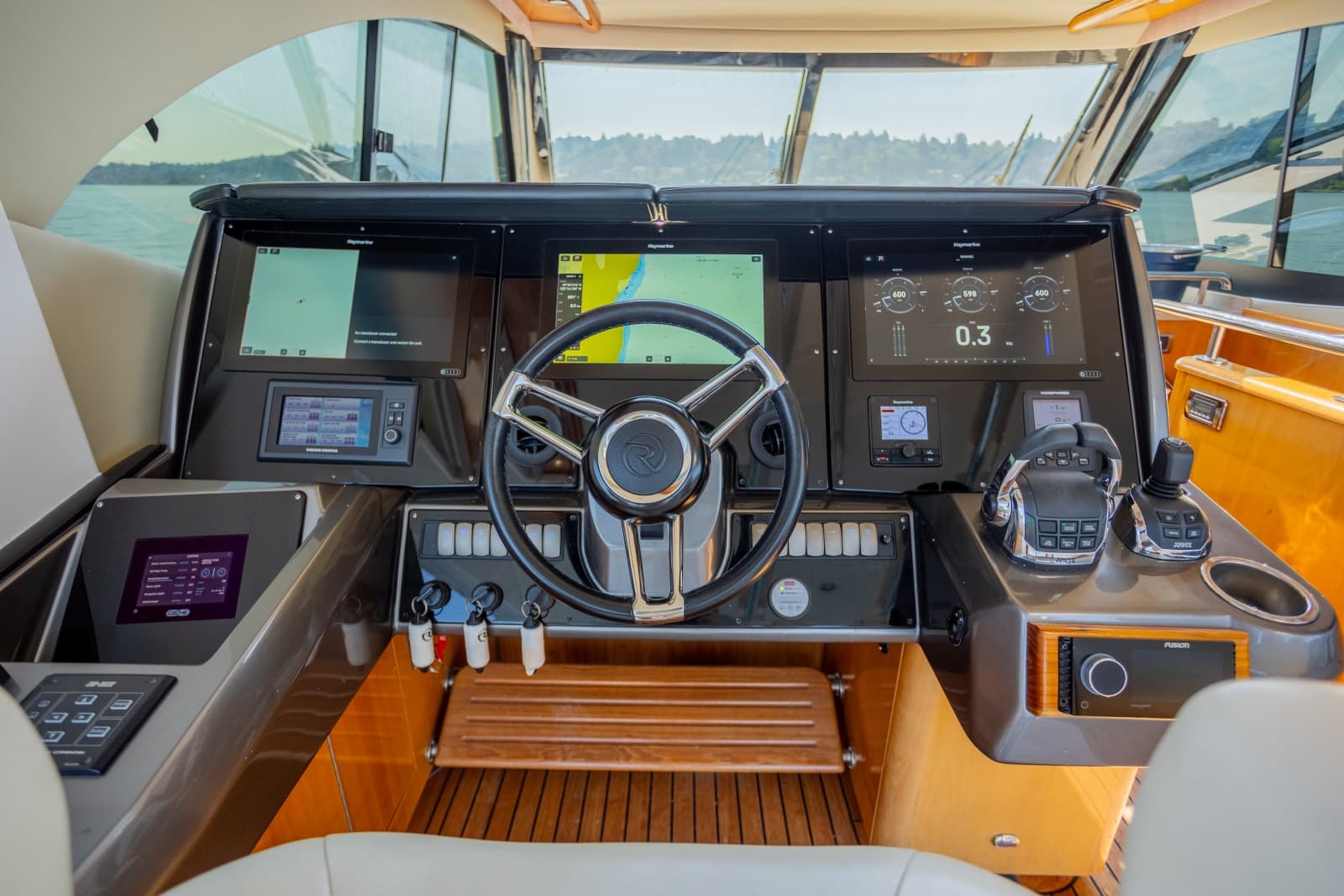 2012 Riviera 53 Enclosed Flybridge