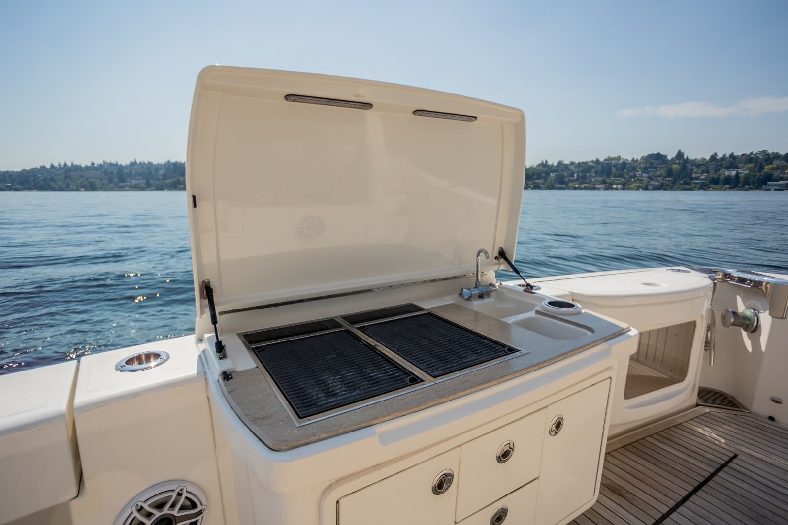 2012 Riviera 53 Enclosed Flybridge