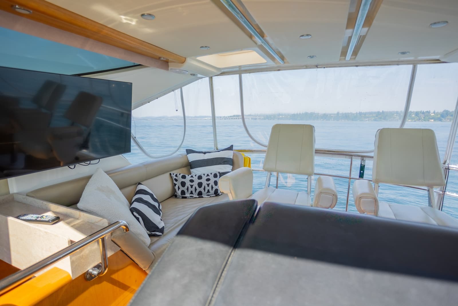 2012 Riviera 53 Enclosed Flybridge