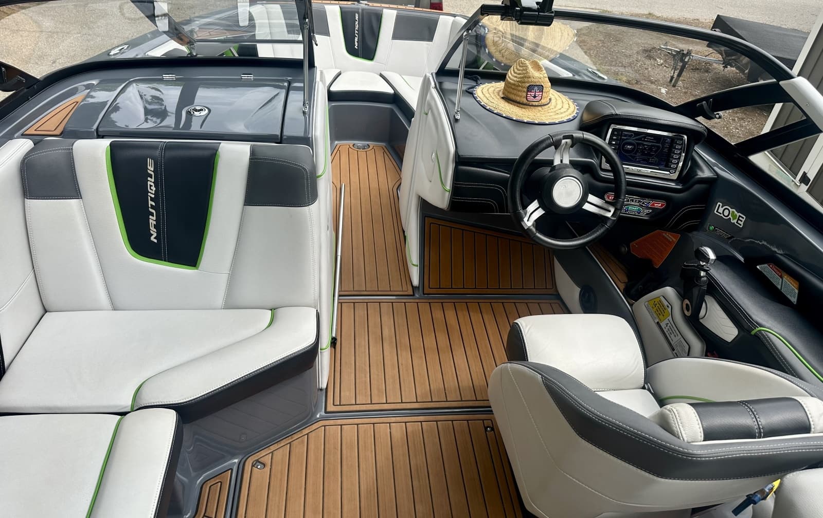 2014 Nautique Super Air Nautique G21