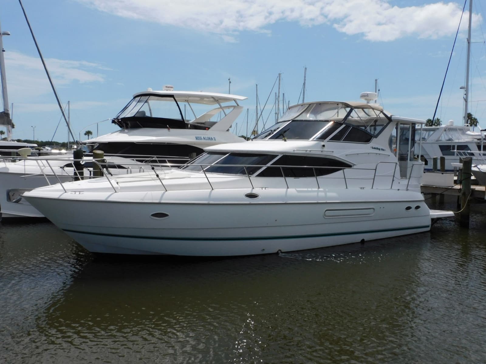 2001 Cruisers Yachts 4450 Express Motoryacht