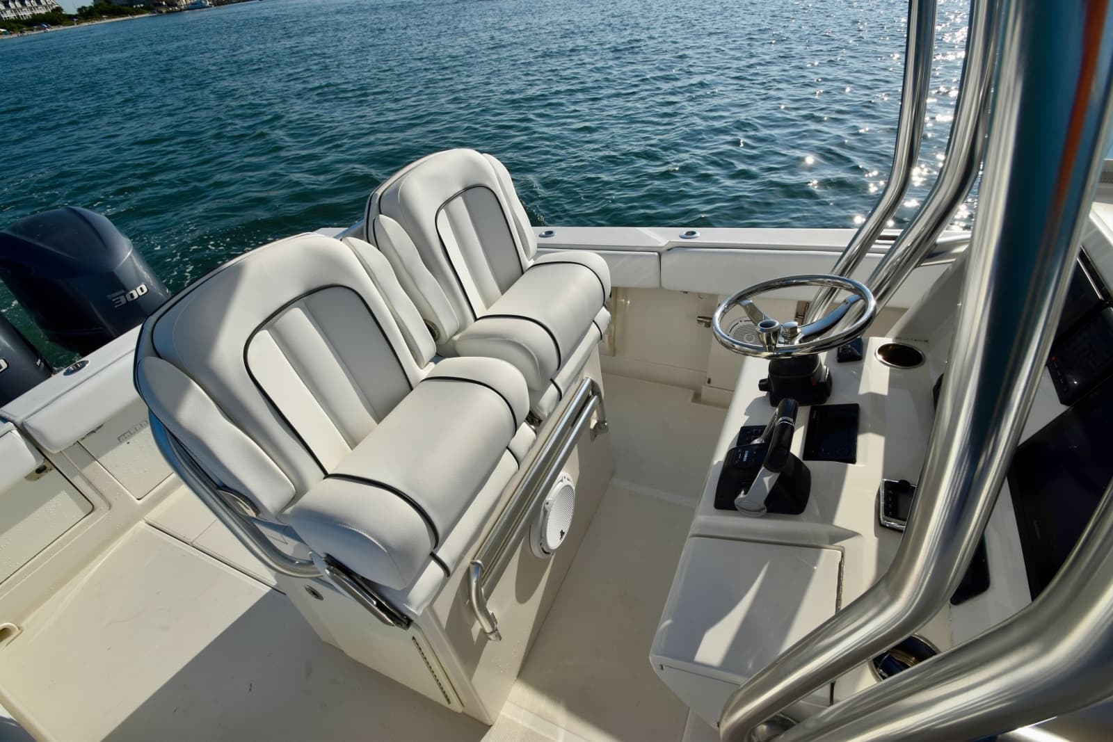 2015 Jupiter 30 Center Console