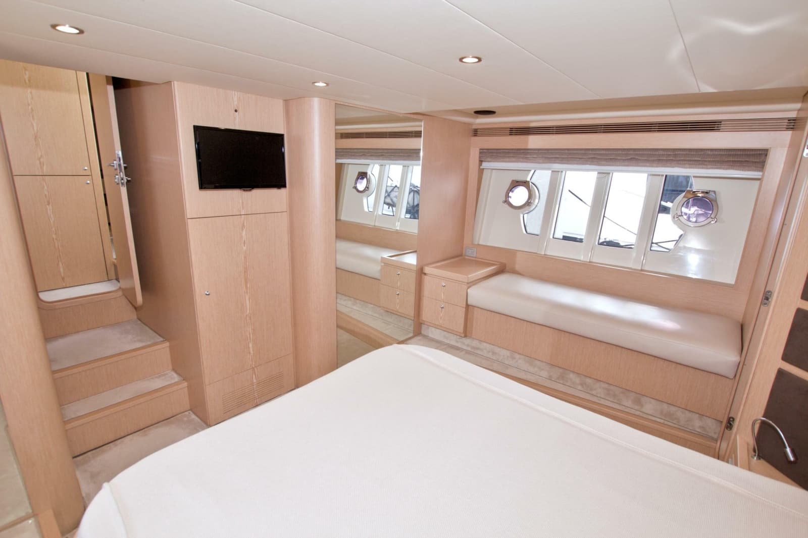 2014 Ferretti Yachts 620