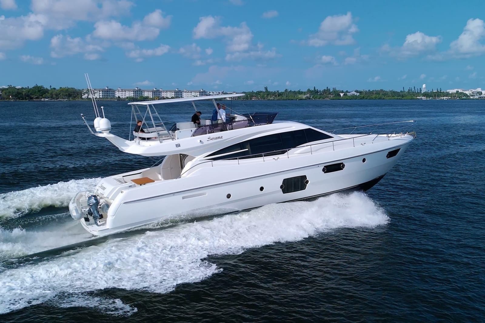 2014 Ferretti Yachts 620