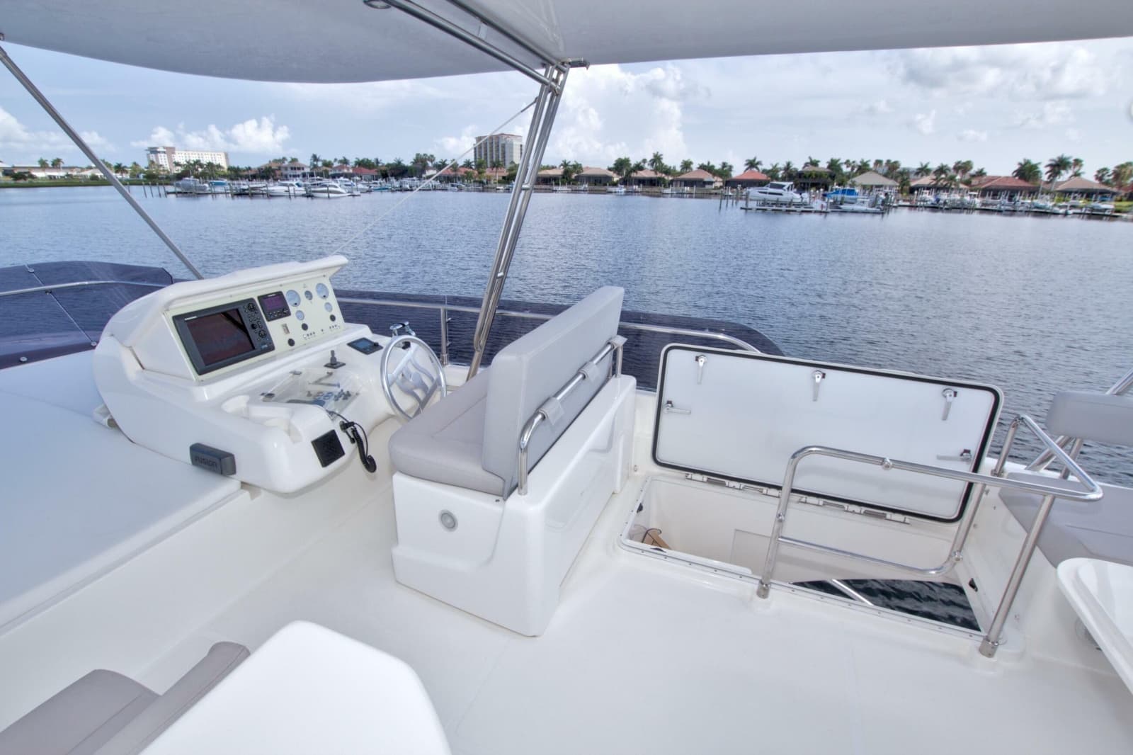 2014 Ferretti Yachts 620