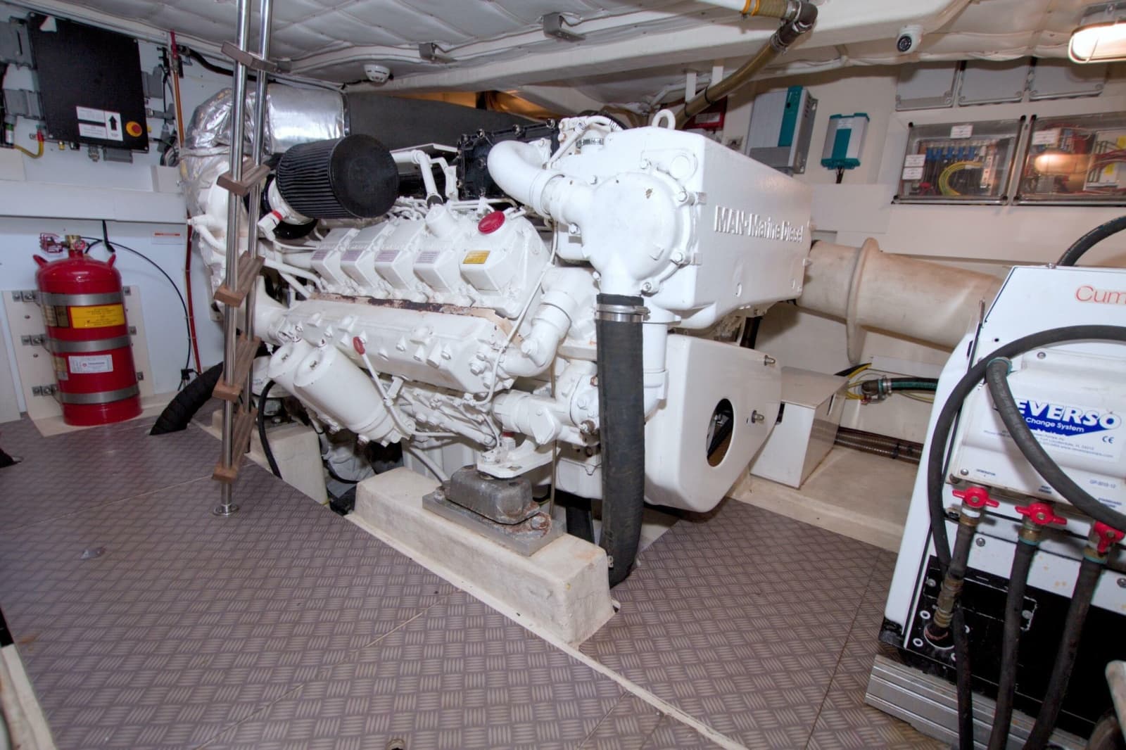 2014 Ferretti Yachts 620