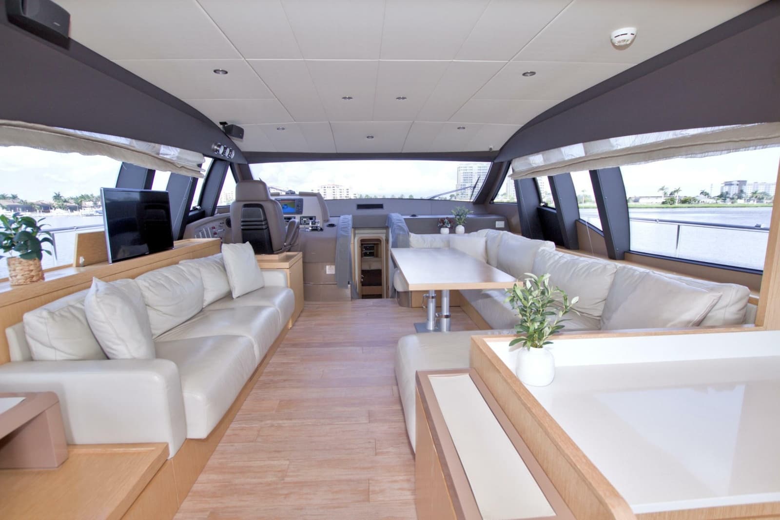 2014 Ferretti Yachts 620