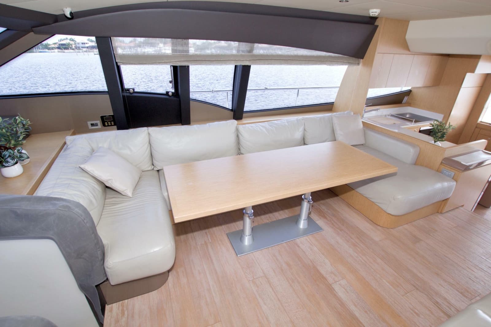 2014 Ferretti Yachts 620