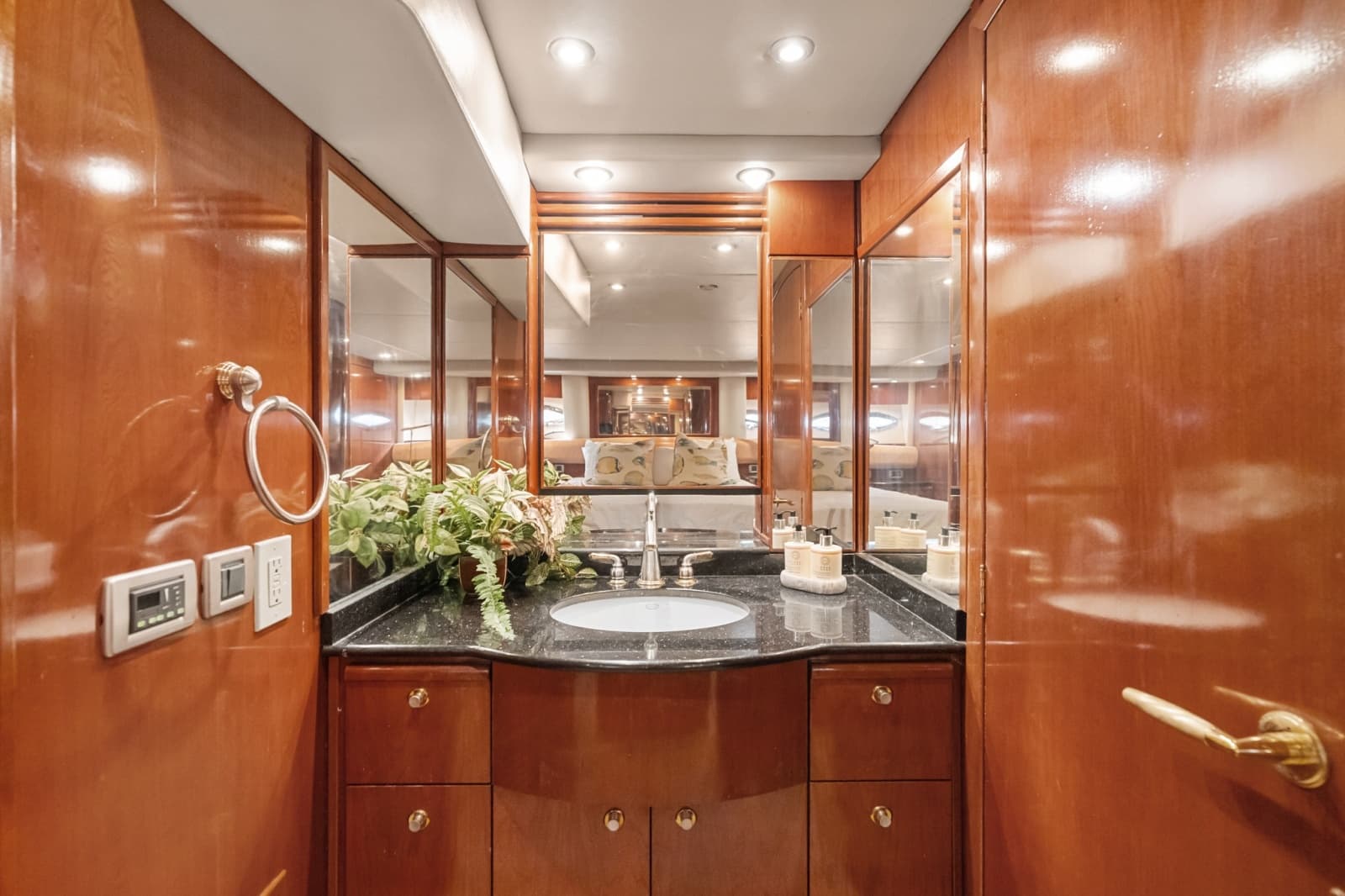 2008 Meridian 580 Pilothouse