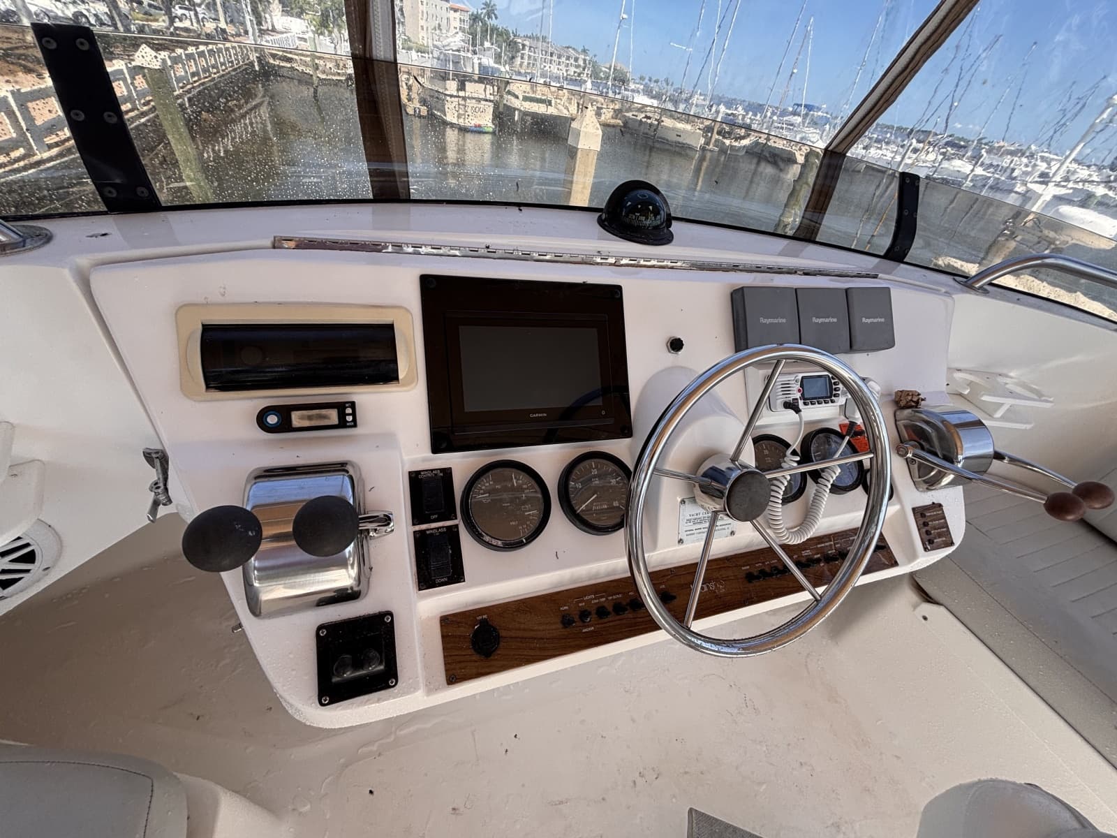 2003 Mainship 390 Trawler