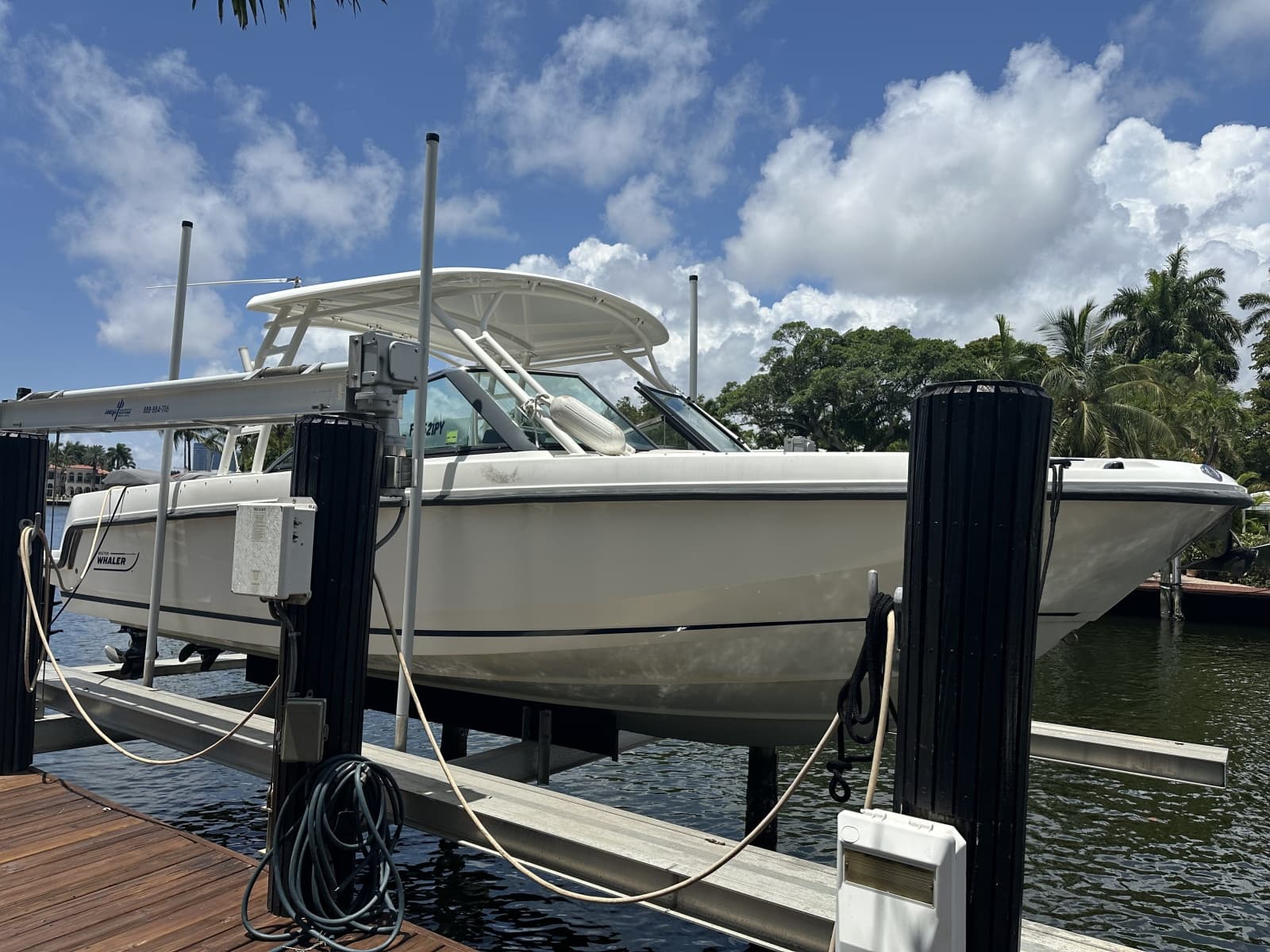 2015 Boston Whaler 