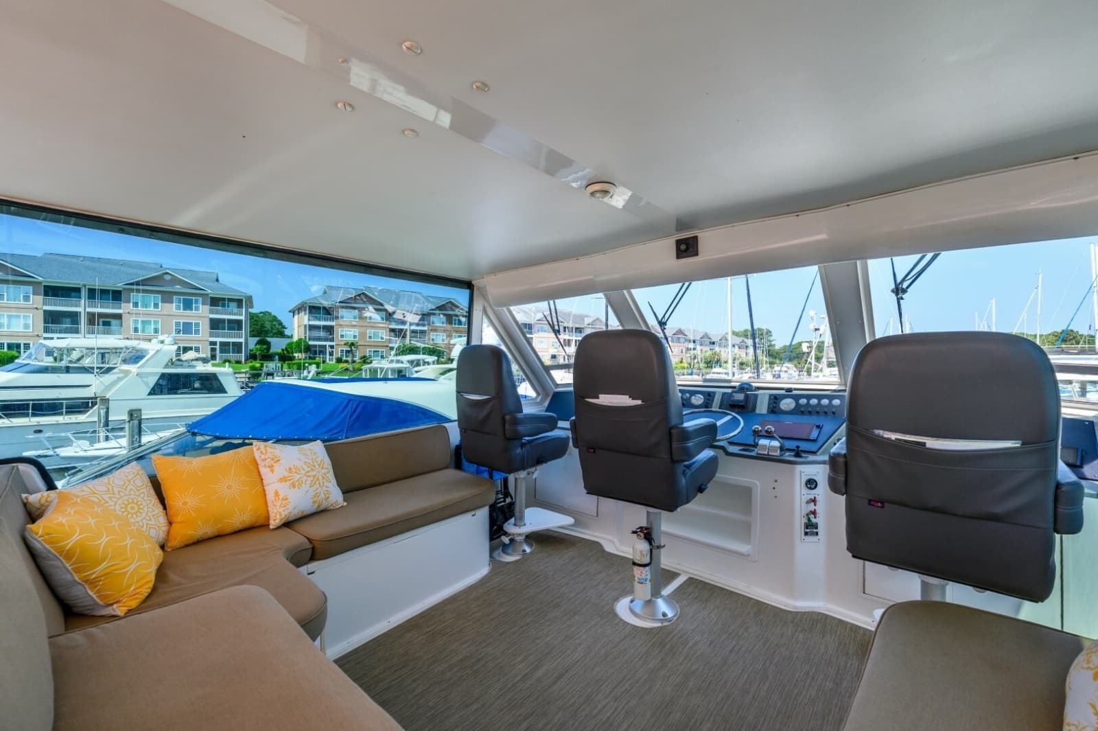 1999 Viking Cockpit Sport Yacht