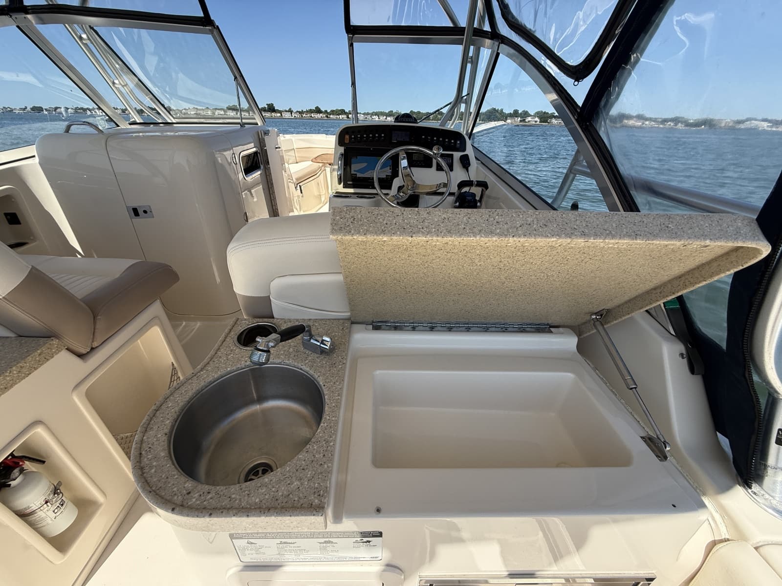 2014 Grady-White 307 Freedom
