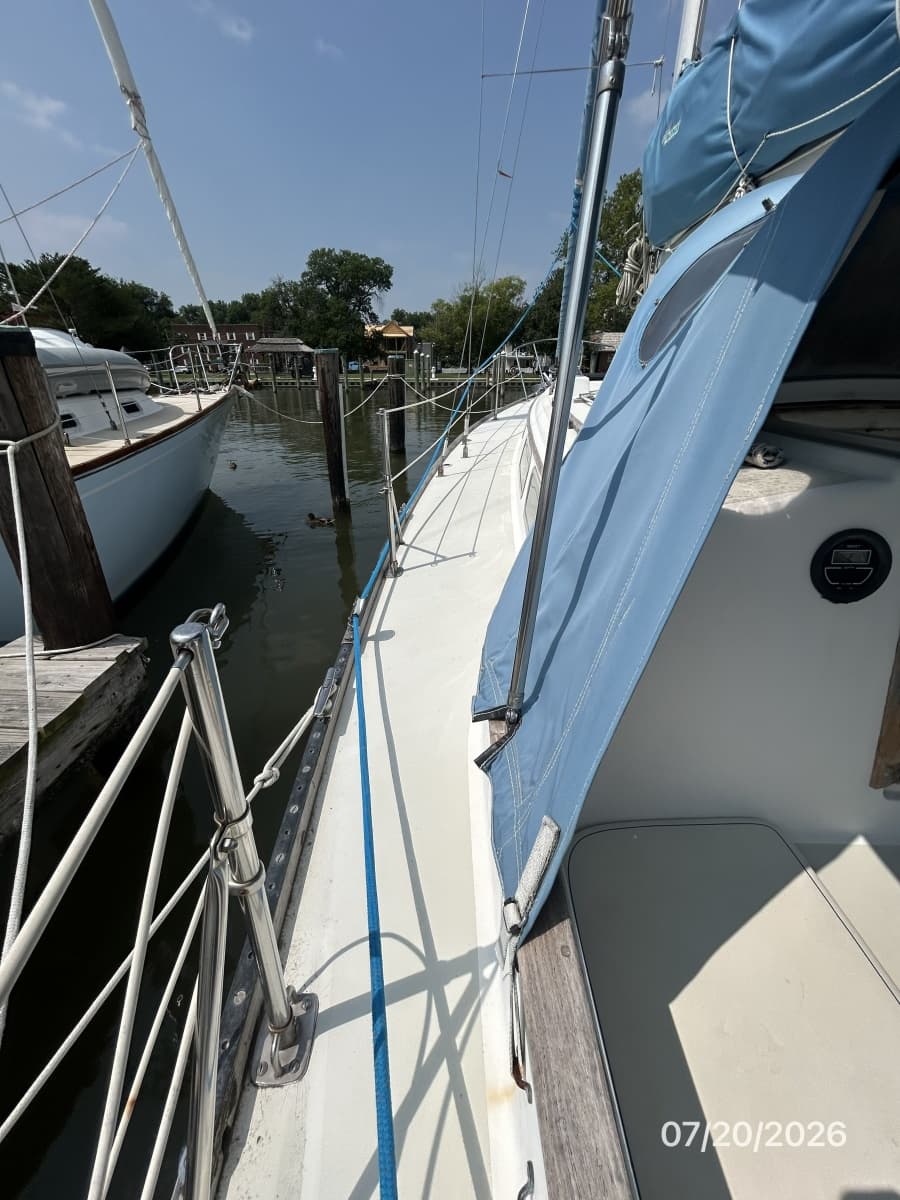 35' Pearson port side deck