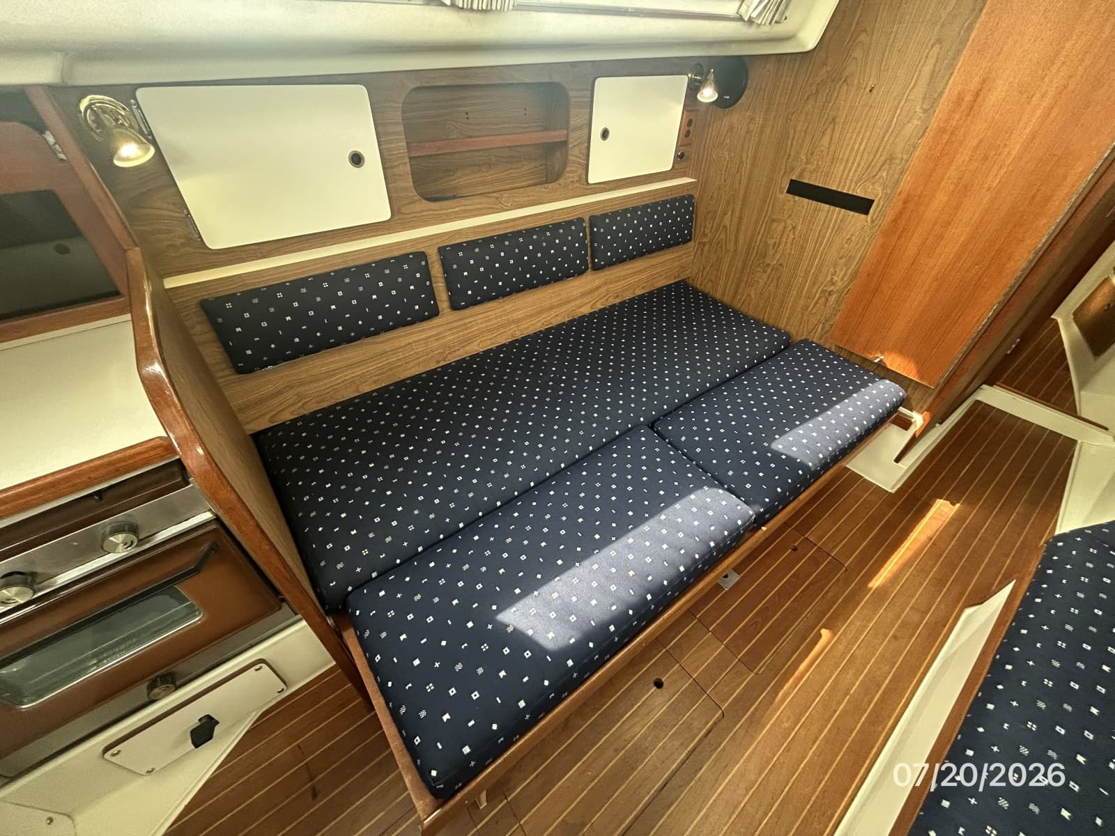 35' Pearson salon port berth