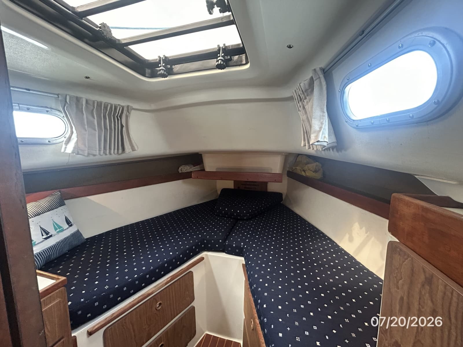 35' Pearson stateroom1