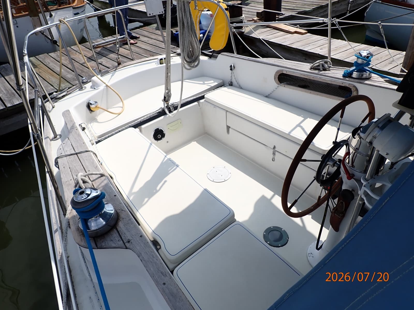 35' Pearson cockpit2