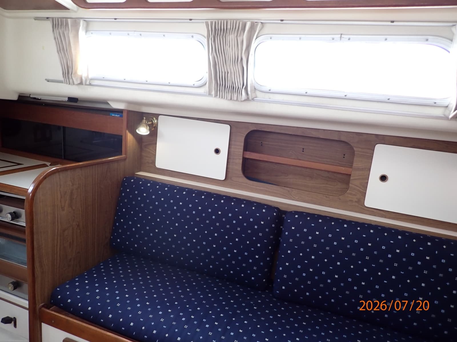 35' Pearson salon port