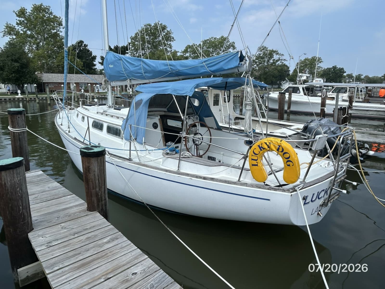 35' Pearson port aft profile