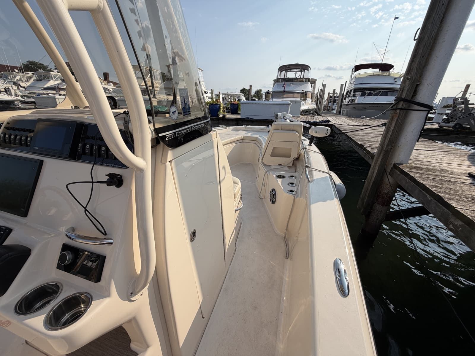 2022 Grady-White 251 Coastal Explorer