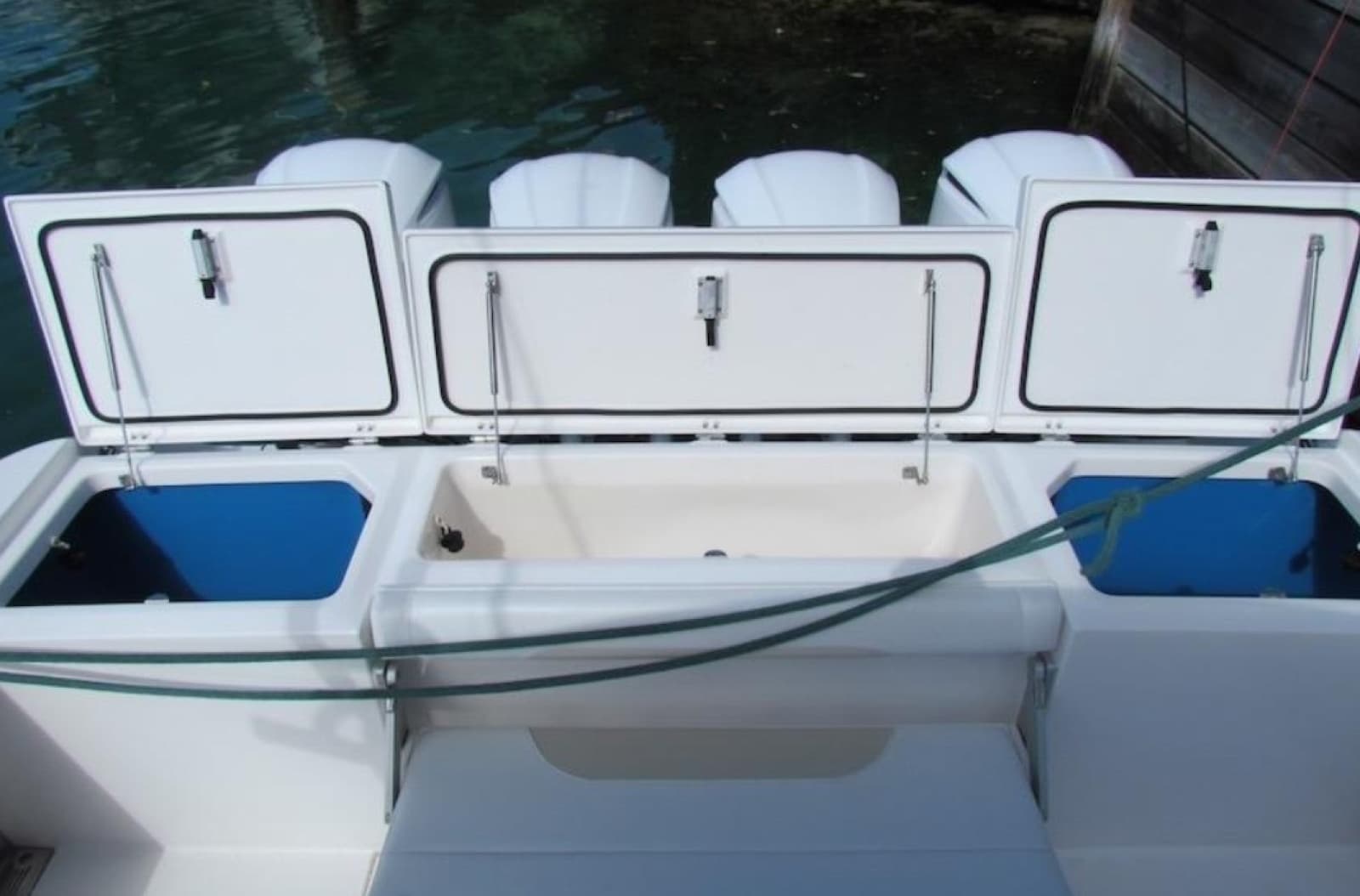 2016 Everglades 435 Center Console