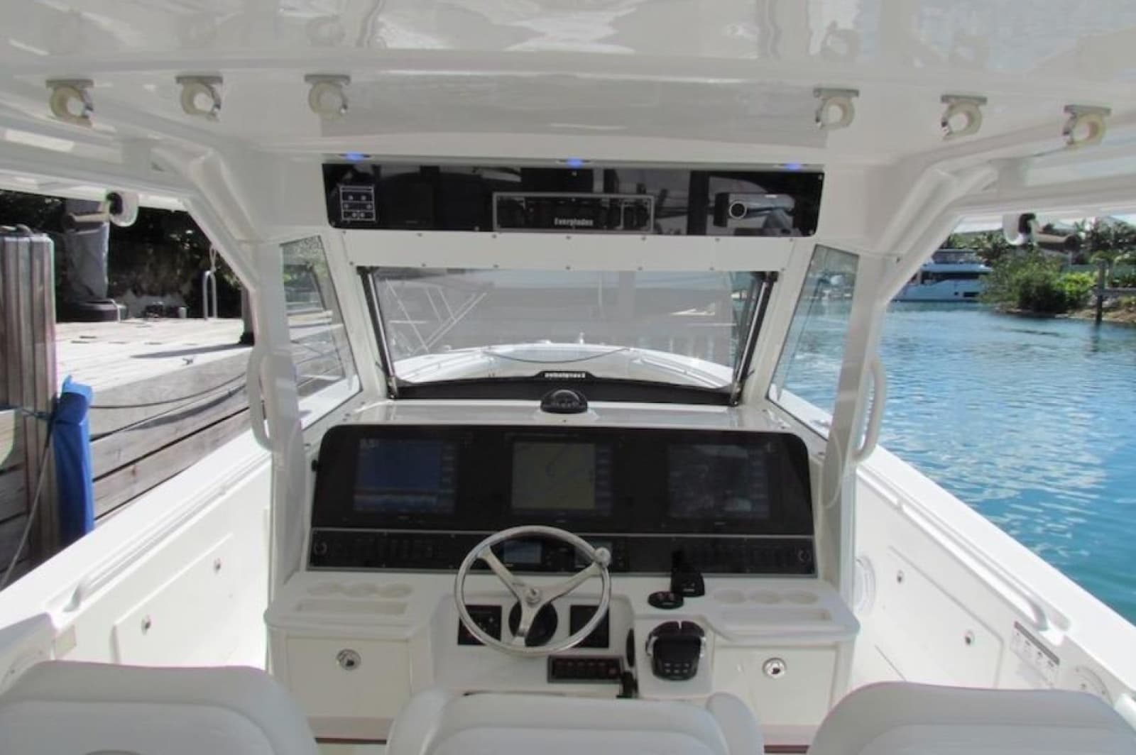 2016 Everglades 435 Center Console
