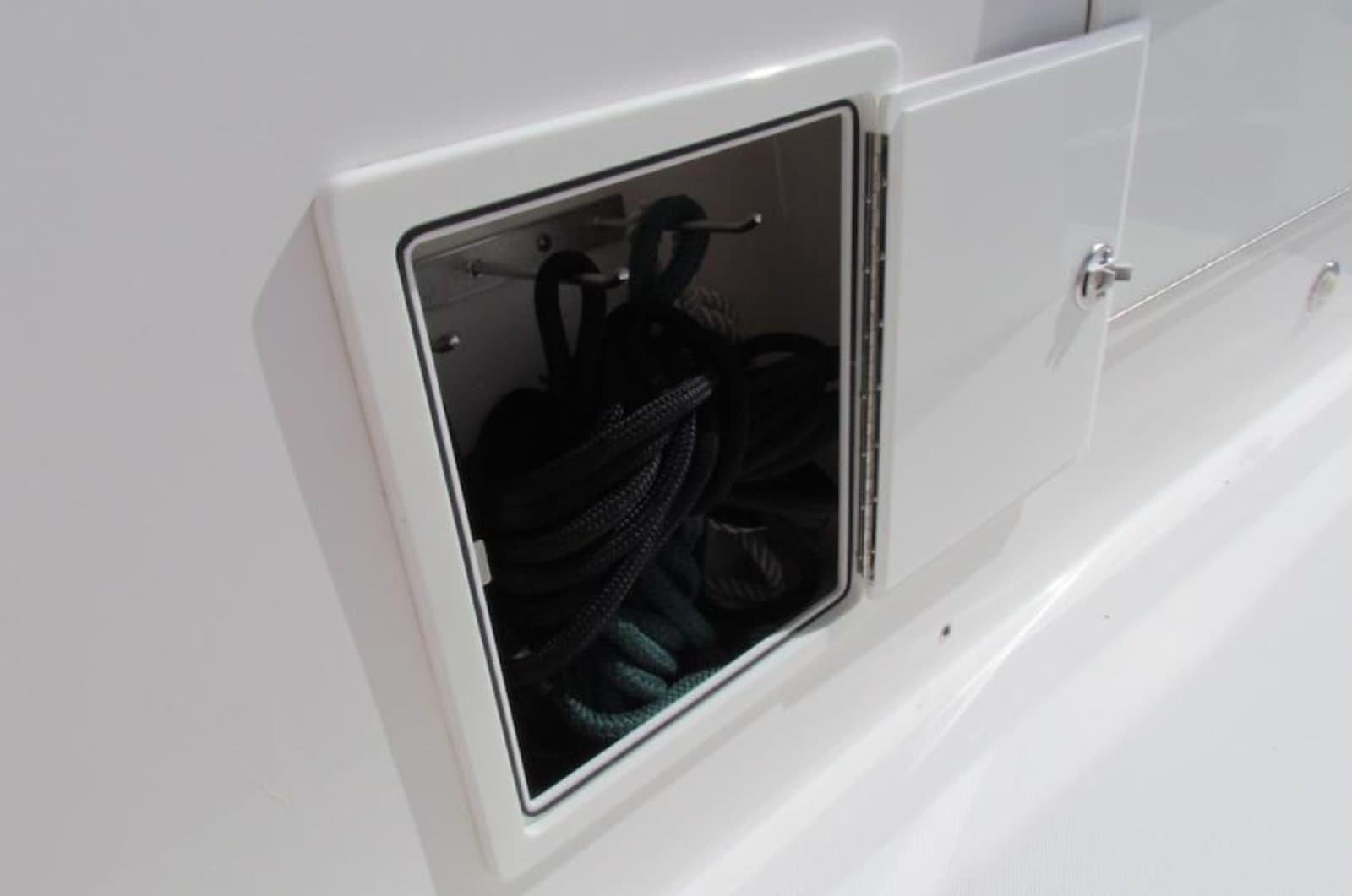 2016 Everglades 435 Center Console