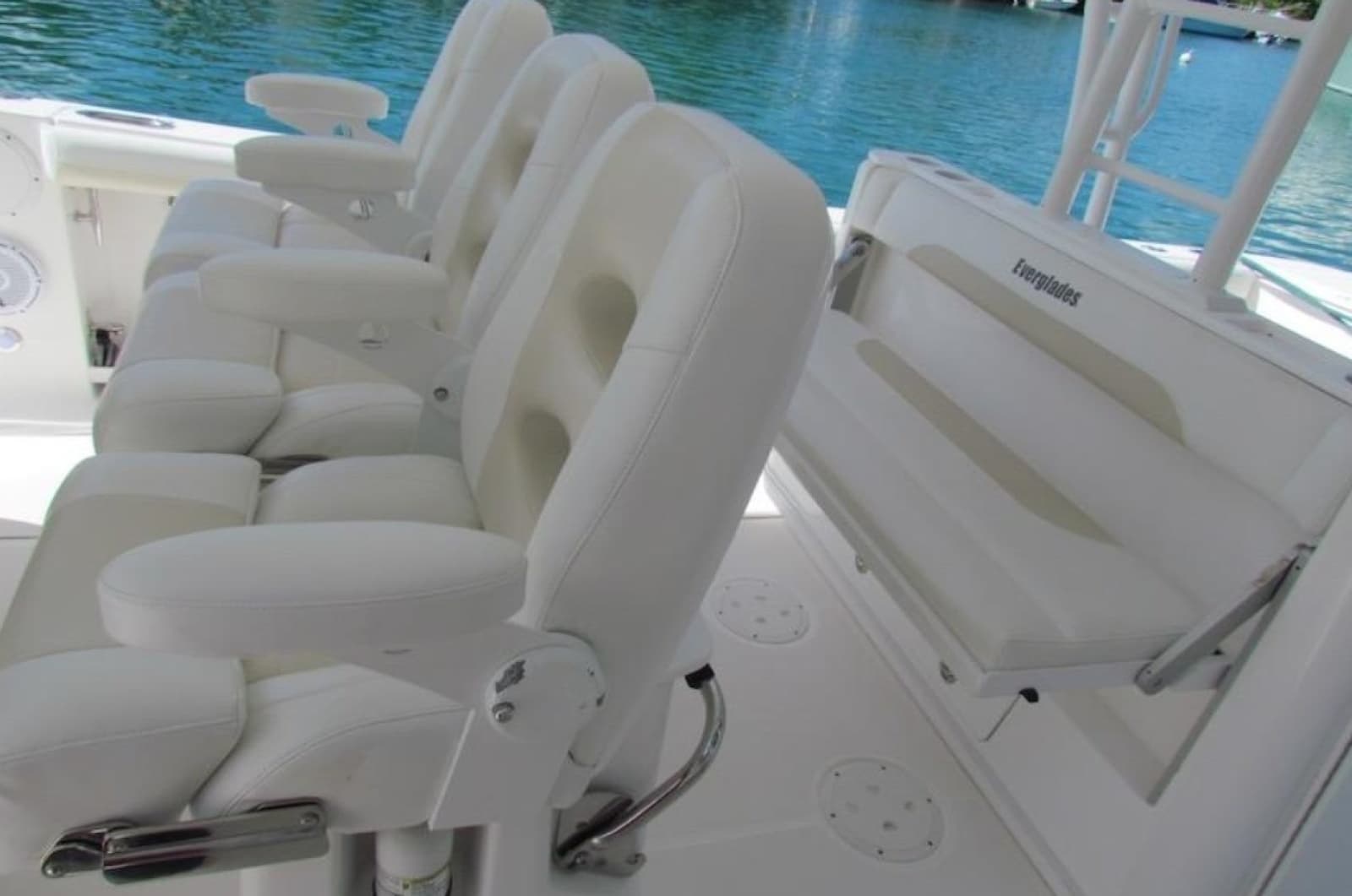 2016 Everglades 435 Center Console