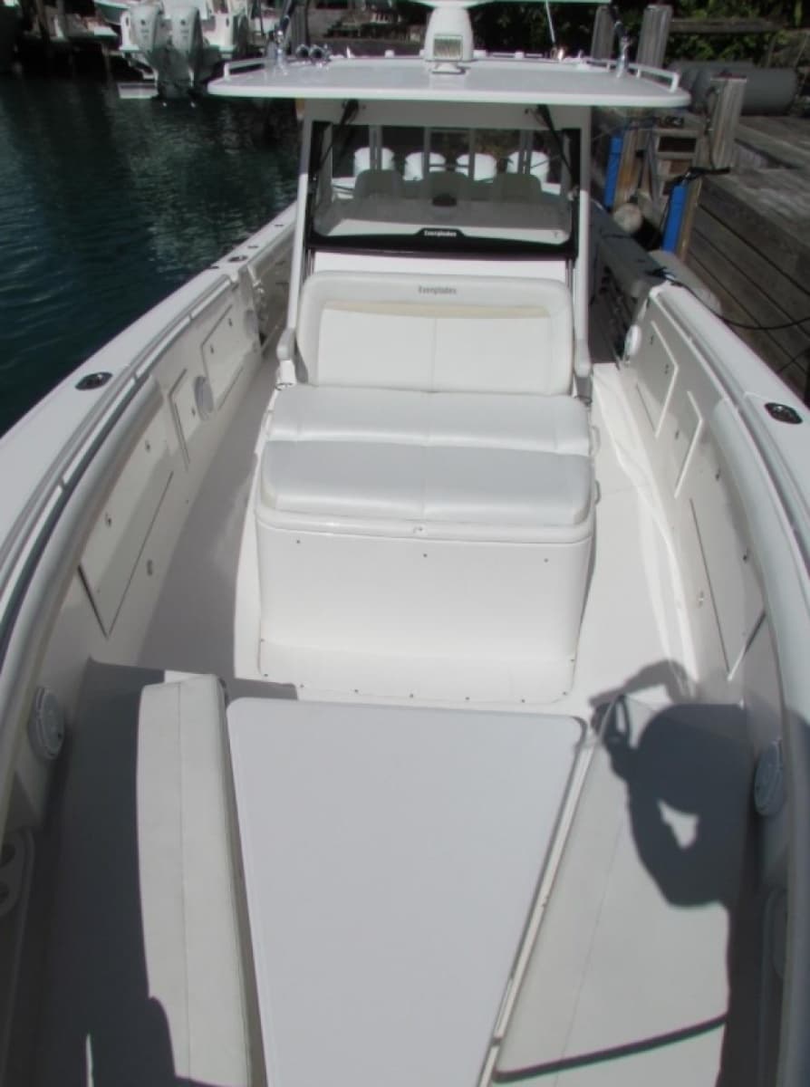 2016 Everglades 435 Center Console