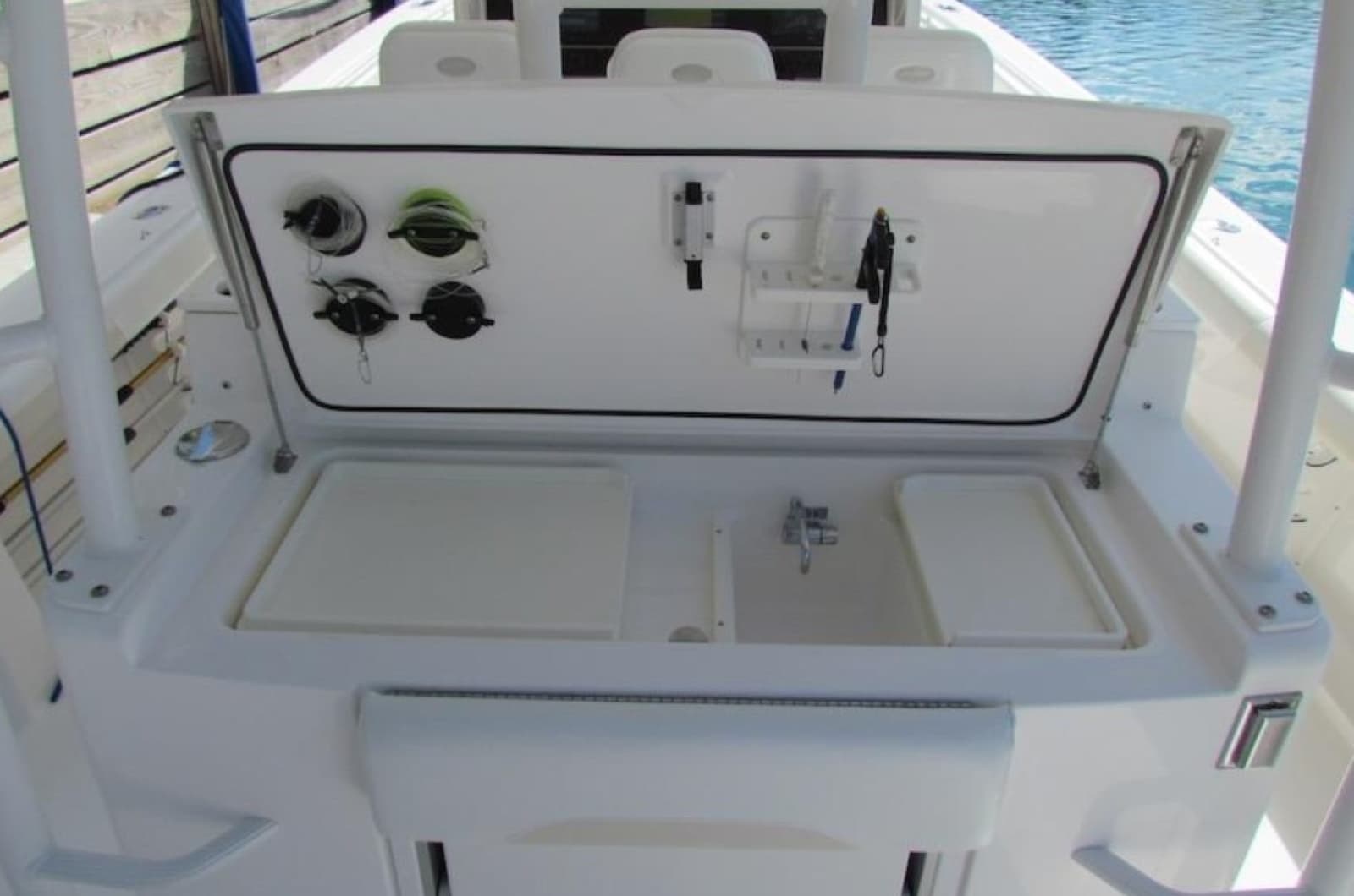 2016 Everglades 435 Center Console