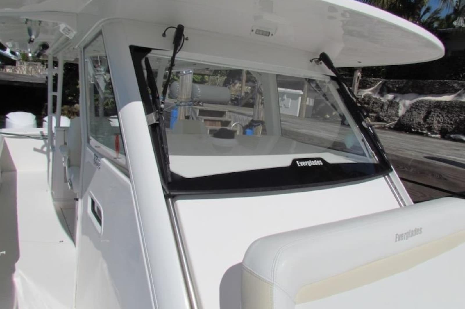 2016 Everglades 435 Center Console