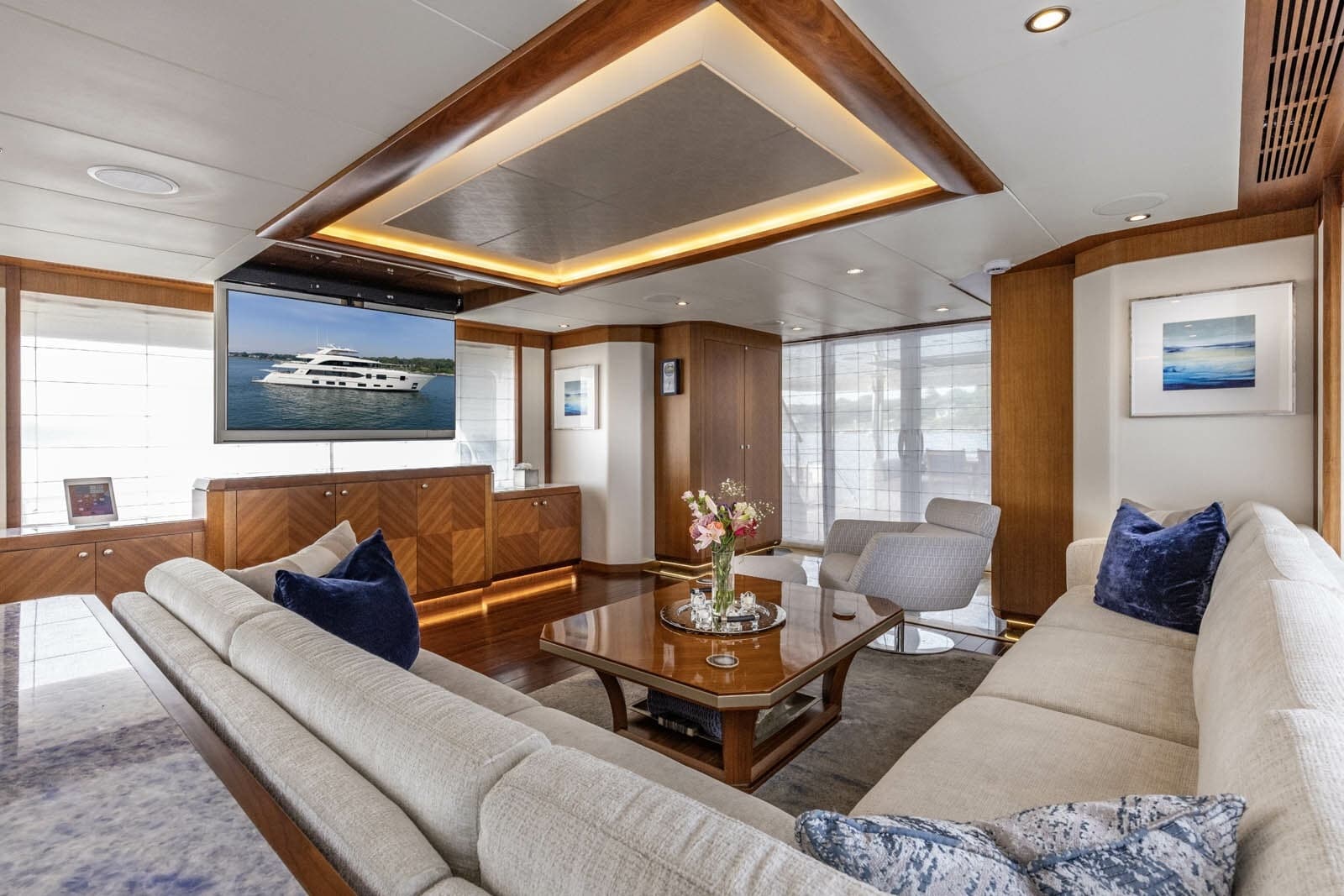 Salon Looking Aft Starboard