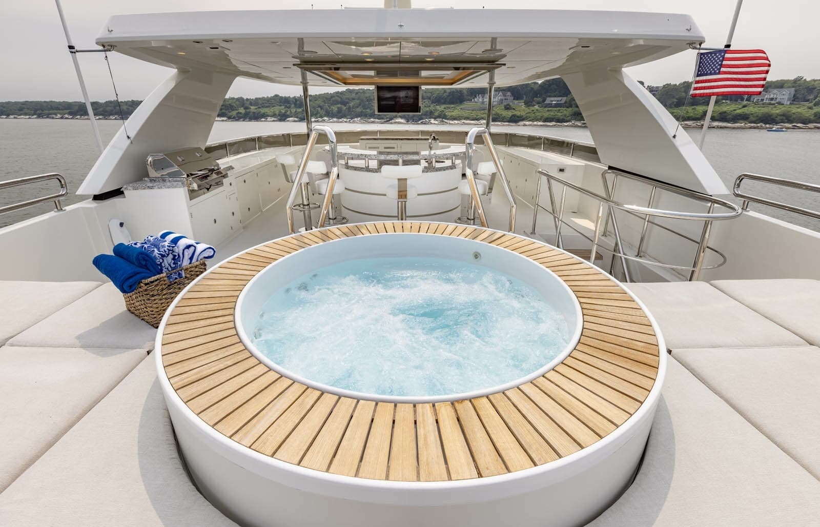 Sundeck Jacuzzi