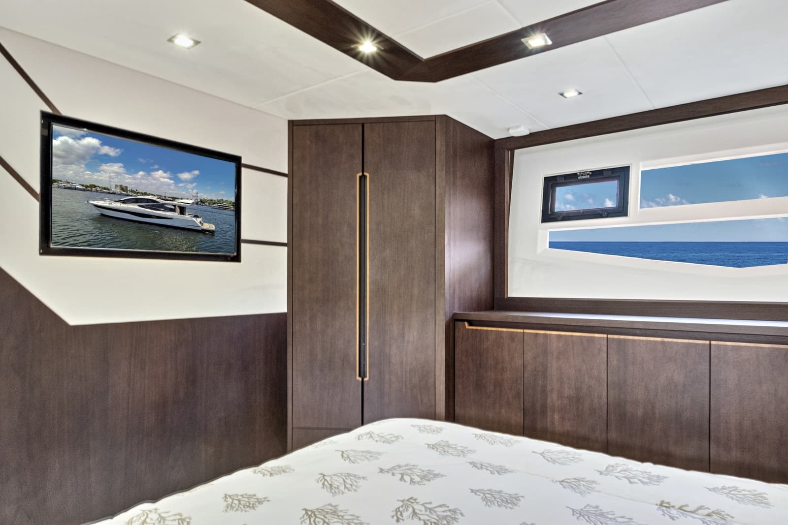 2017 Galeon Sky