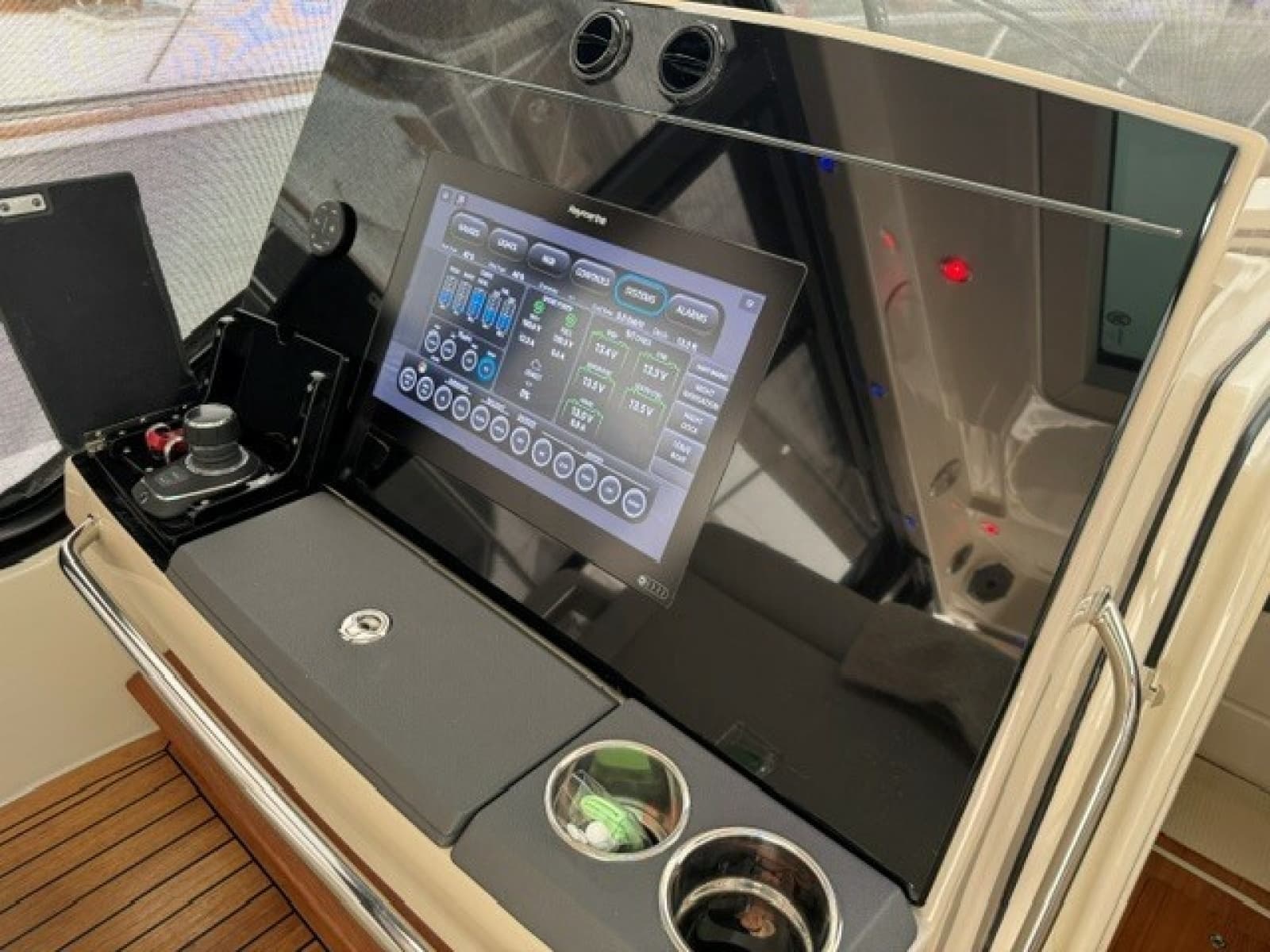 2021 Boston Whaler 405 Conquest
