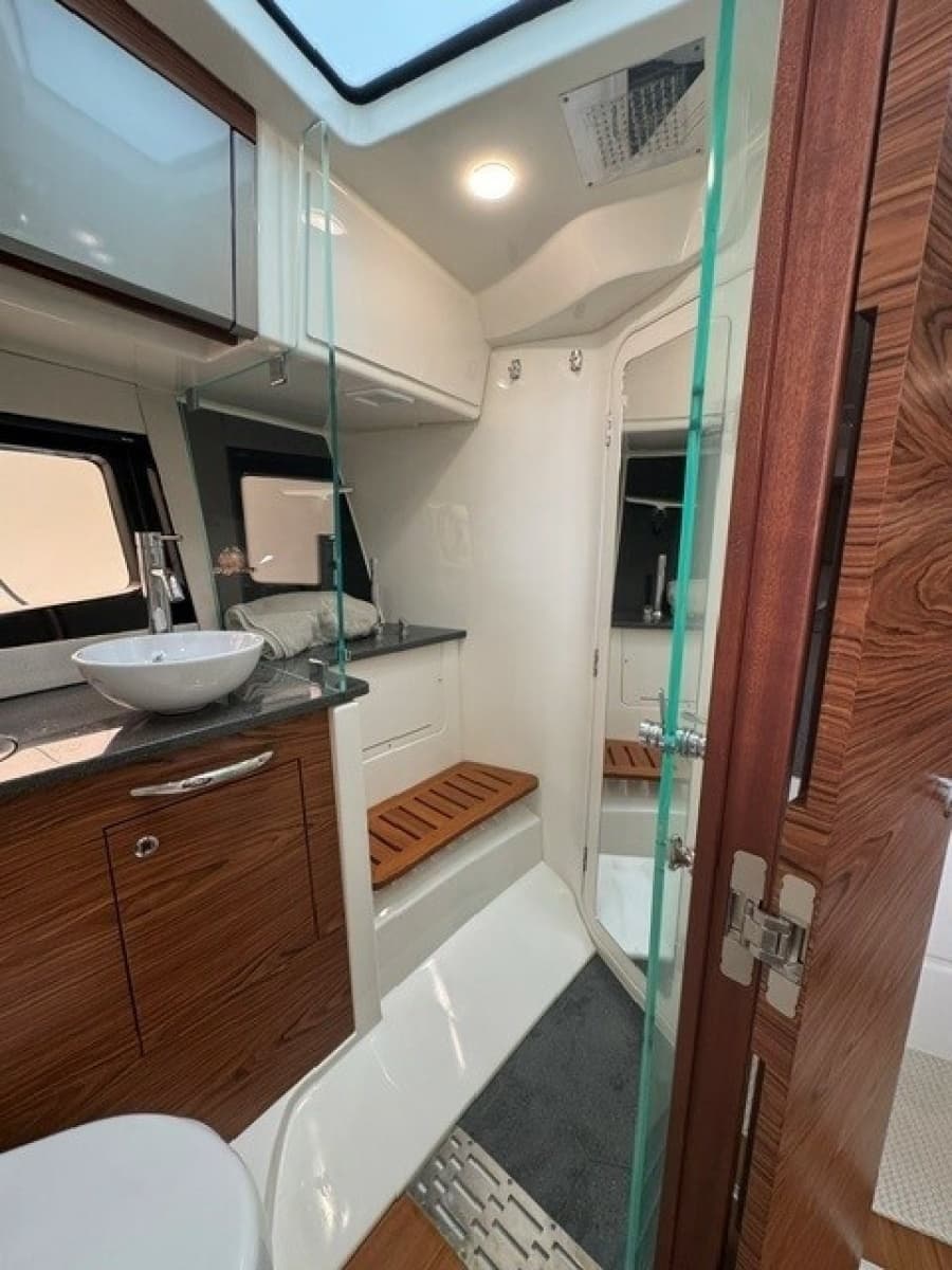 2021 Boston Whaler 405 Conquest