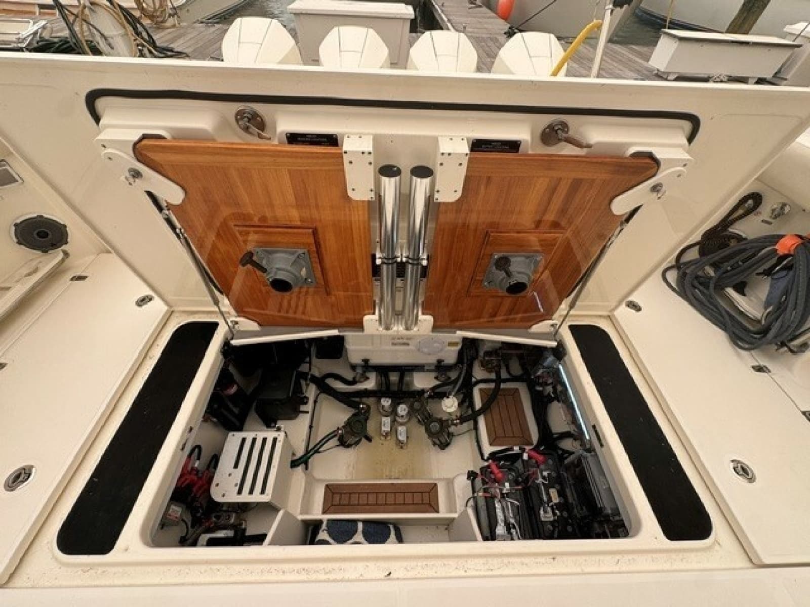 2021 Boston Whaler 405 Conquest