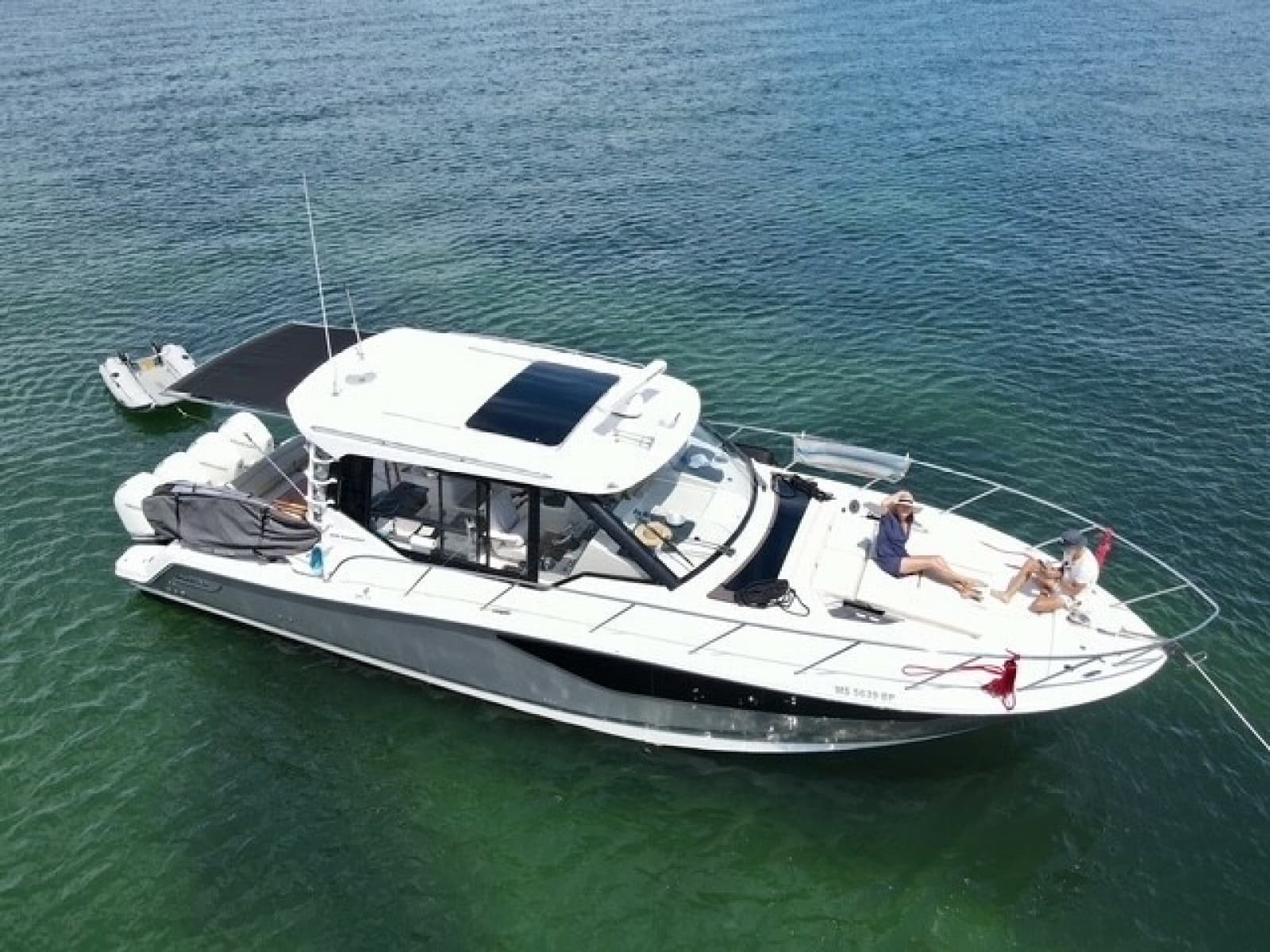 2021 Boston Whaler 405 Conquest