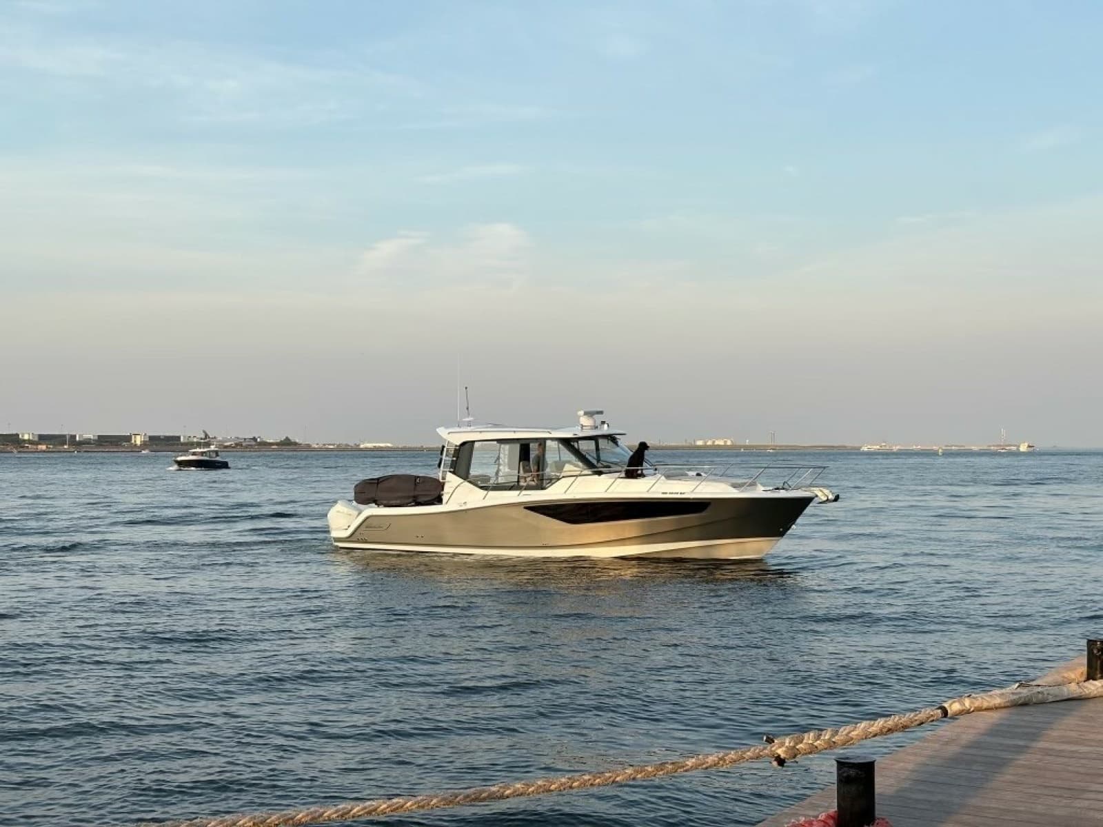 2021 Boston Whaler 405 Conquest