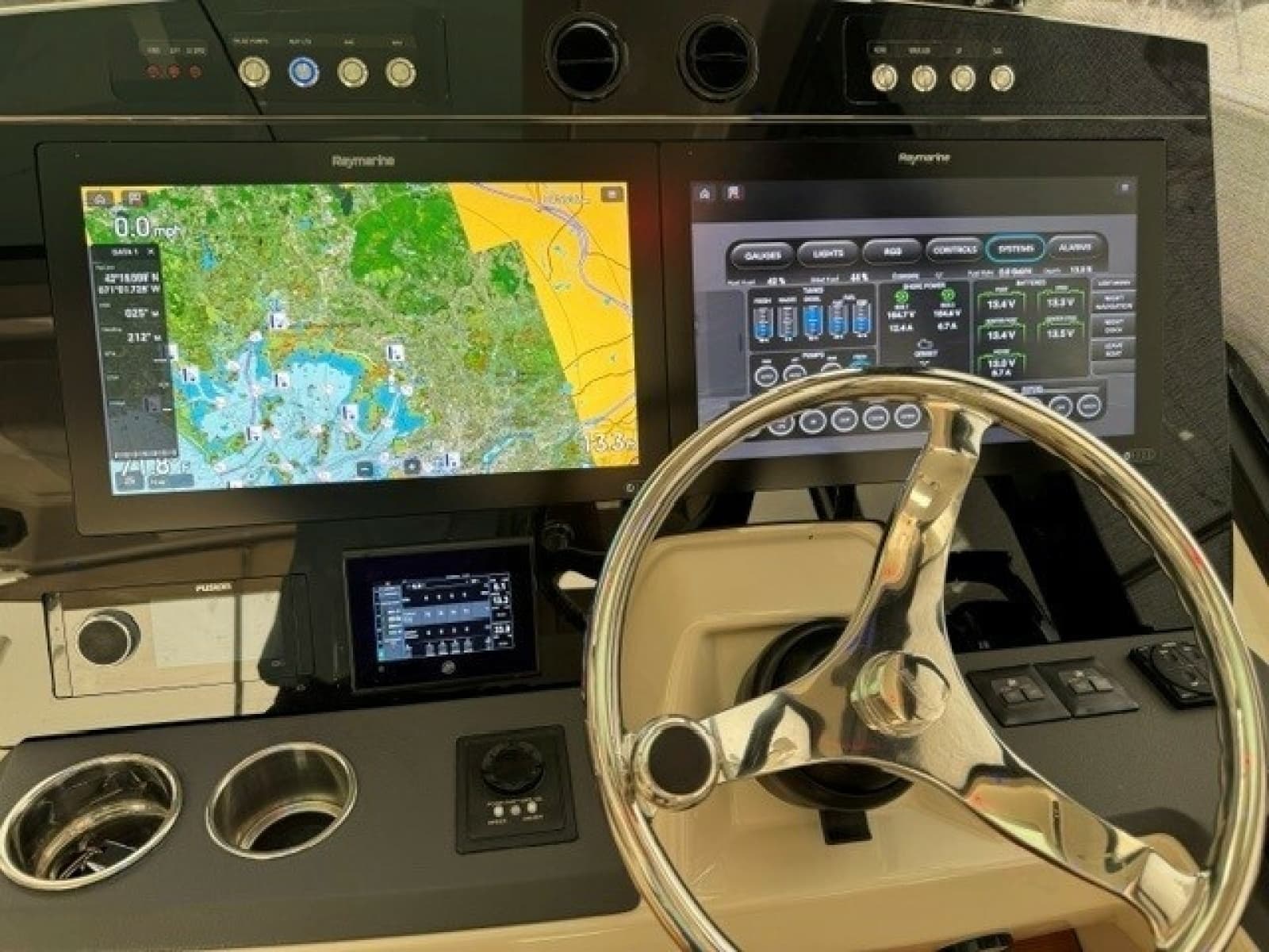 2021 Boston Whaler 405 Conquest